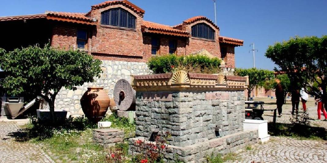 Türkiye’de böyle bir köy olduğunu çoğu kişi bilmiyor! Sır gibi saklanan Yunan köyü: Giriş bile özel izin istiyor 3